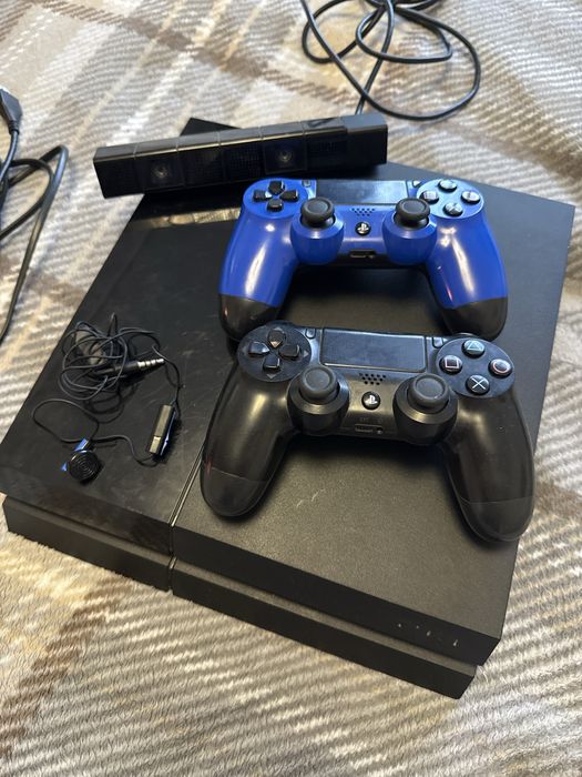 Приставка PS 4 с камерой и двумя джойстиками