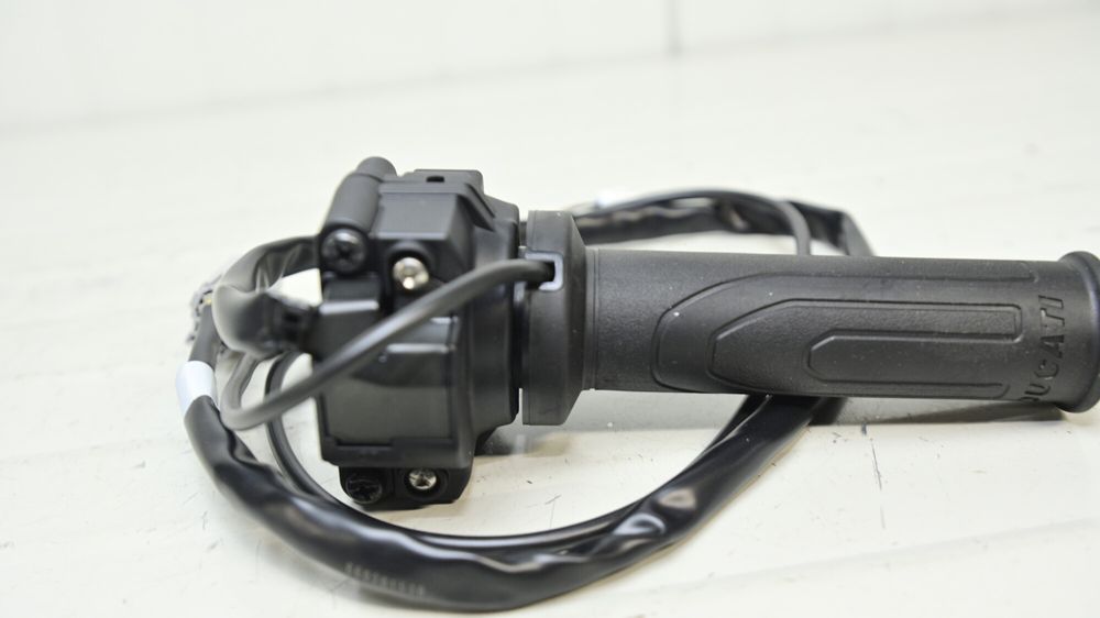 Maneta Manson Acceleratie Si Manson Stanga Incalzit Ducati