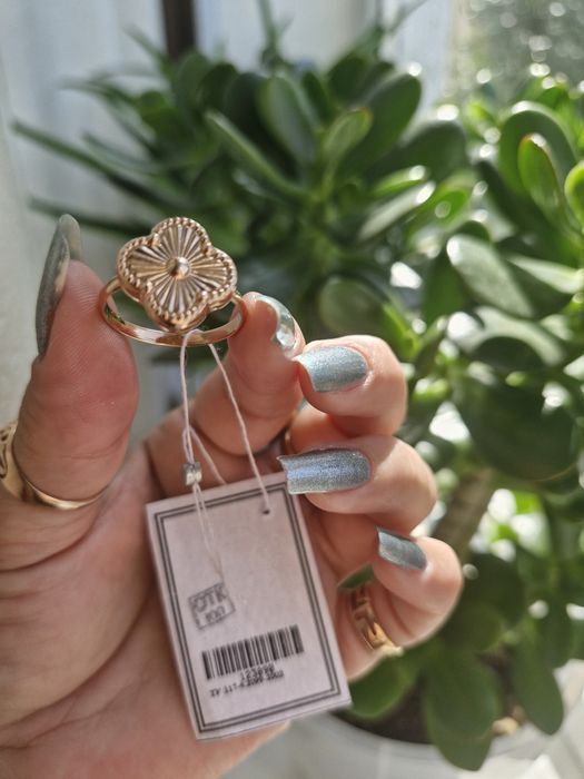 Продам золотое кольцо.  18 Размер