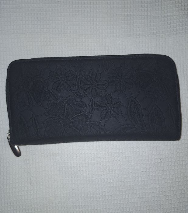 Дамски чанти и портмонета