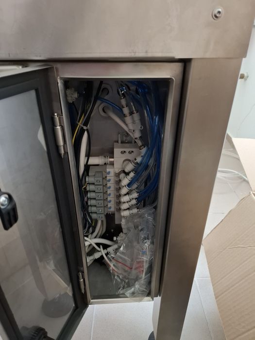 Машина за запечатване на кофички с алуминиево фолио