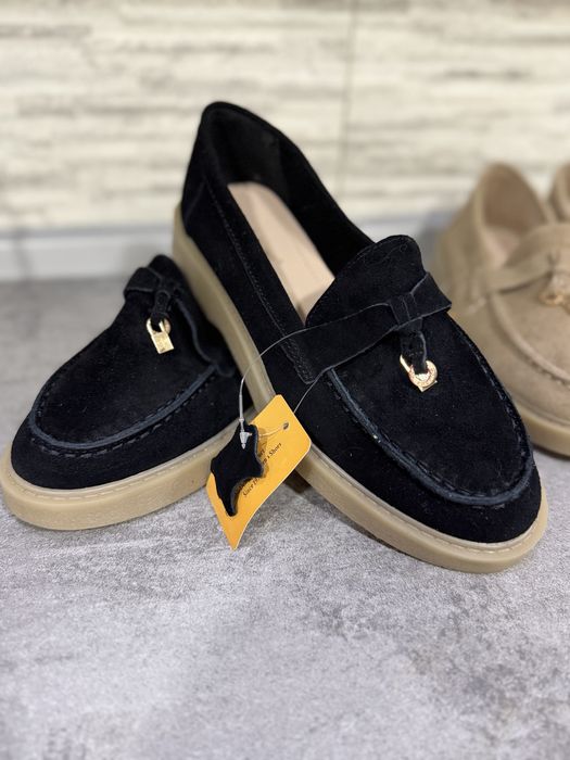 Лоферы из замши новые.