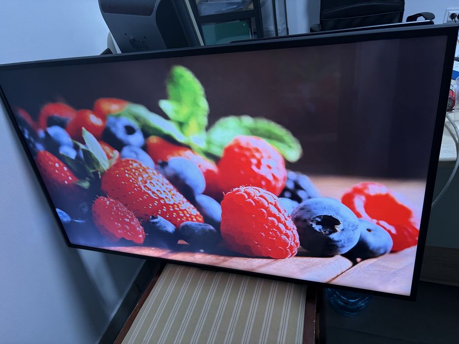 TV Smart 4K Samsung UE43RU7102K diagonala 108 cm