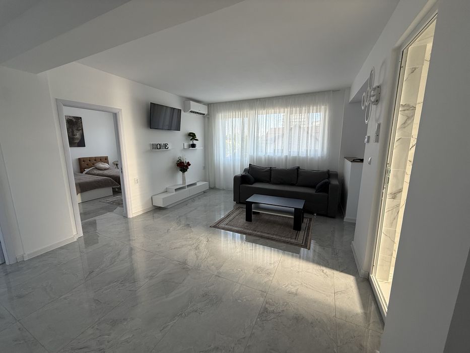 Inchiriez apartament