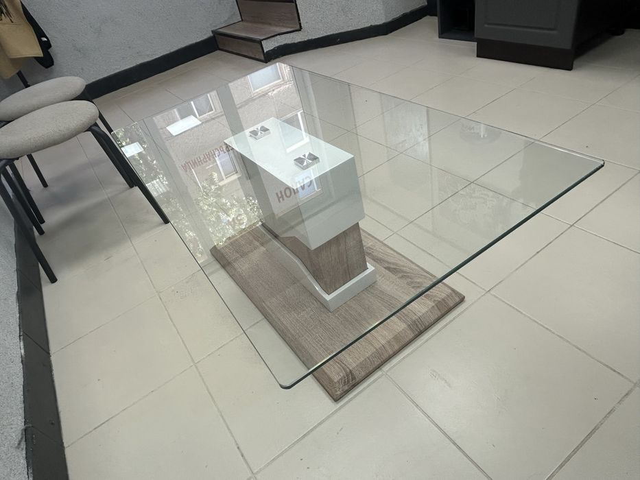 Стъклена холна маса