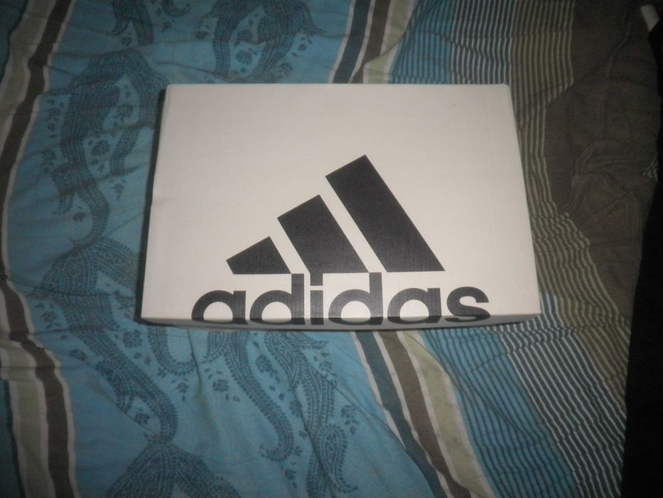 Продавам  маратомки  Ади  Дас  .