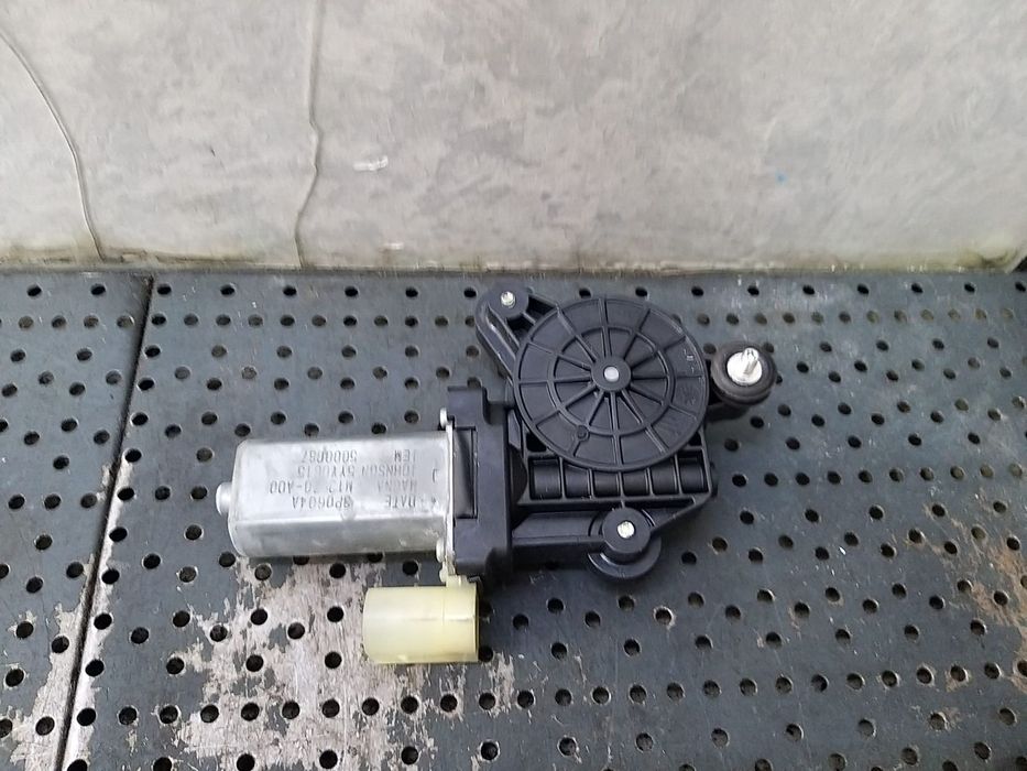Motoras macara stanga spate bmw seria 1 f20 m13970a00