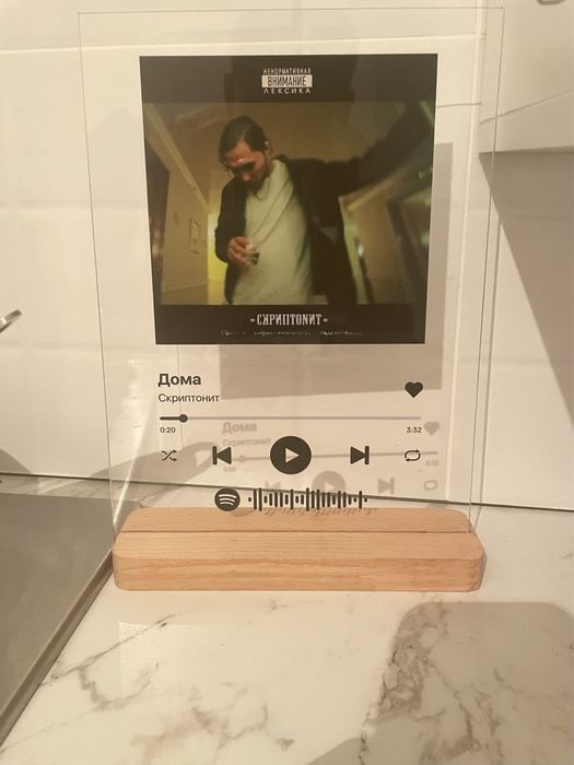 Трек-постер – отличный подарок близким!