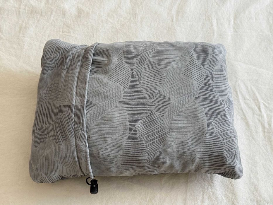 Продавам туристическа възглавница Therm-a-Rest Compressible Pillow, Small - отлично състояние