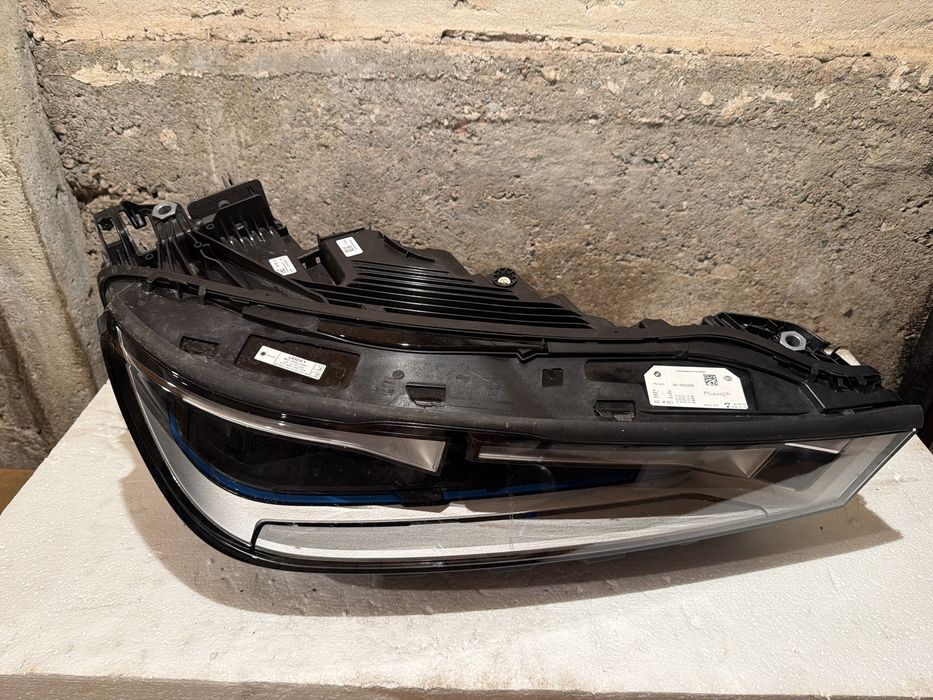 Десен фар BMW IX Laser