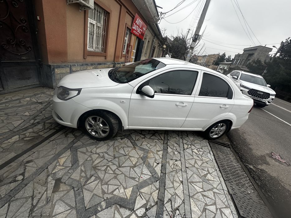 Neksa 3 avtomat sotiladi