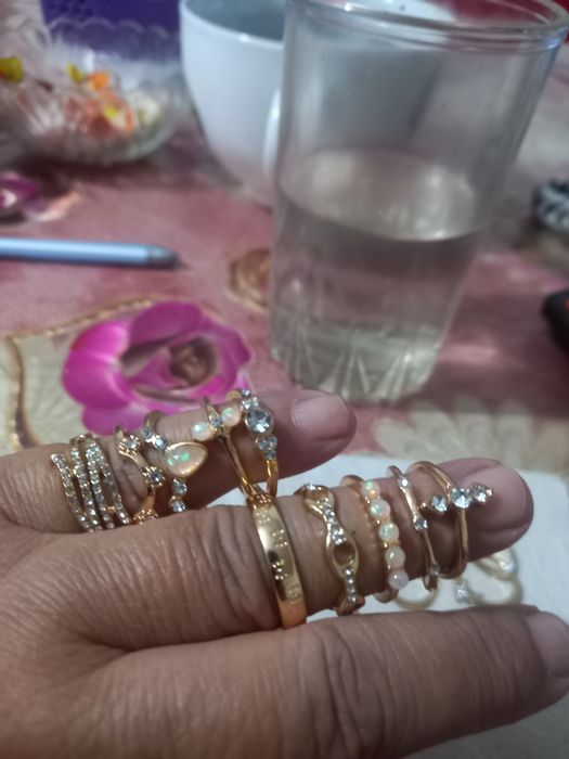 Продам кольцы бижутерия