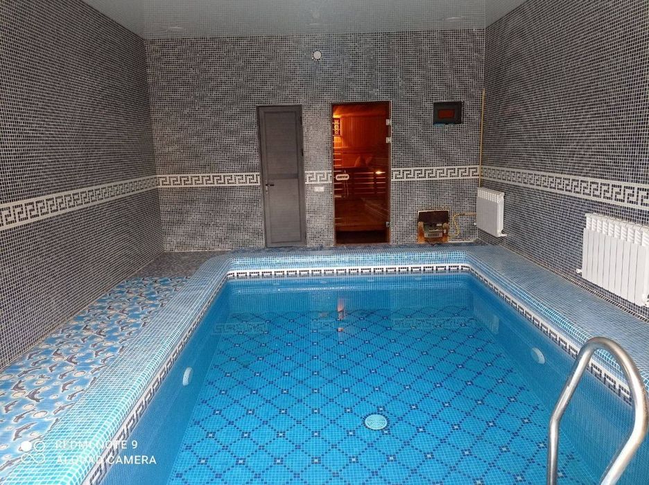 Бассейн курамиз.