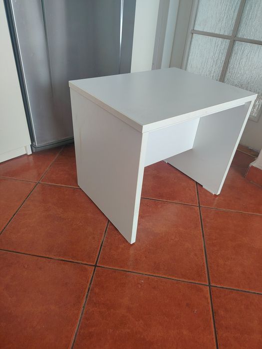 Taburet alb foarte stabil
