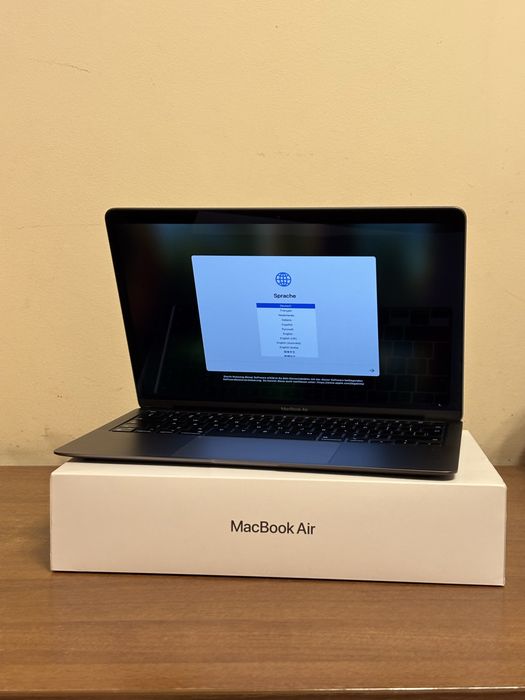 MacBook Air M1 2020, 8GB RAM, 256GB SSD + cutie + husă