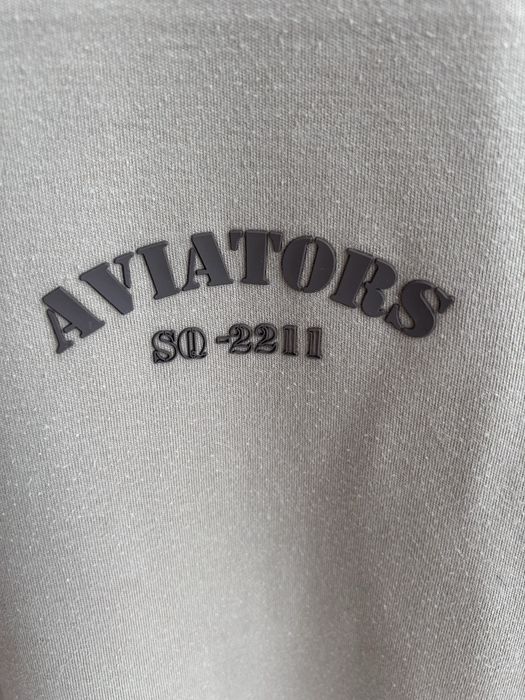 Мъжка тениска с изрязано деколте