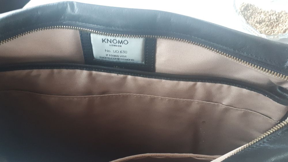 Knomo  London за документи