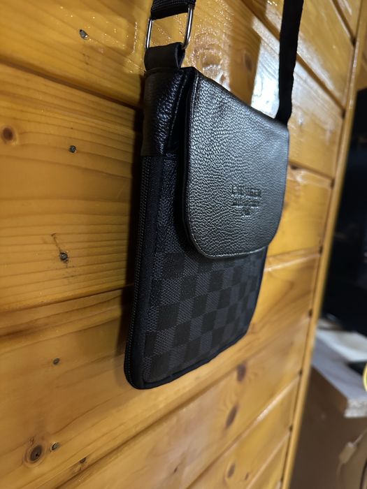 Borseta Louis Vuitton de barbati