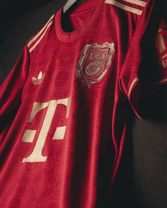 Футбольная форма FC Bayern Munich — Müller #25