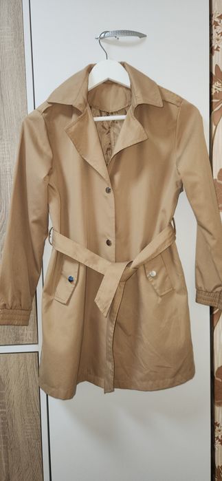 Страхотен тренч размер XS като нов