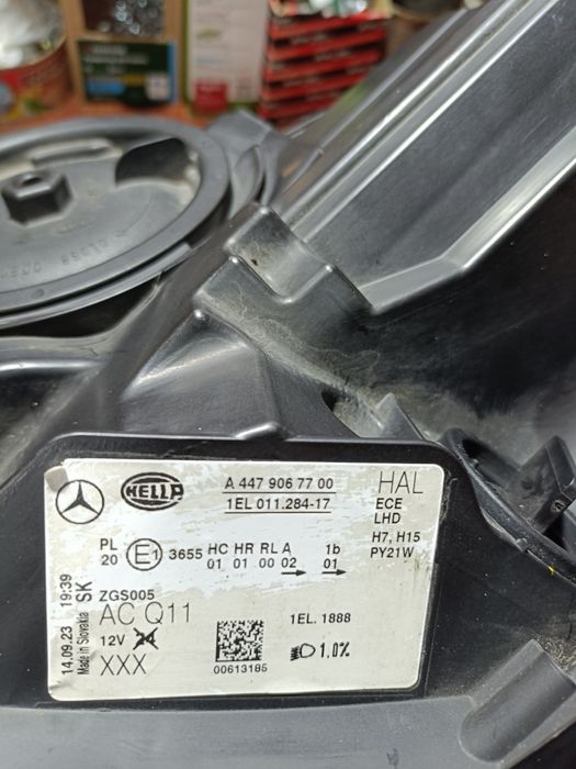 Vând far stânga Mercedes vito w447