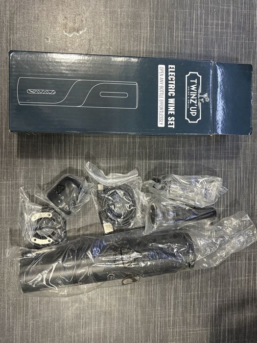 Електрически тирбушон Twinz’up 6в1 – комплект за вино, нов