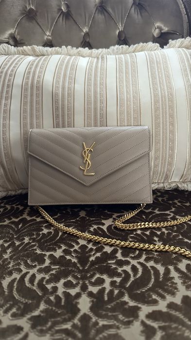 SAINT LAURENT  YSL. CASSANDRE ENVELOPE CHAIN WALLET IN GRAIN DE POUDRE LEATHER