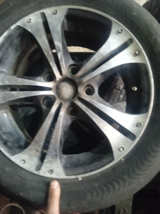 Продам титанки с зимней резиной