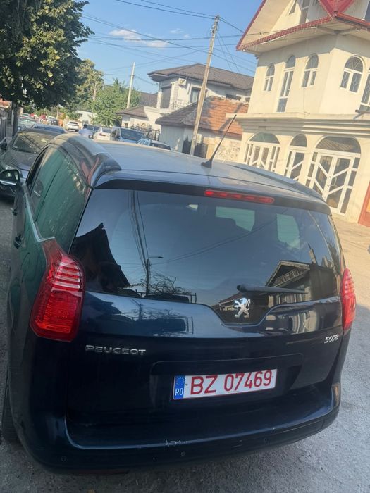 Peugeot 5008 2011
