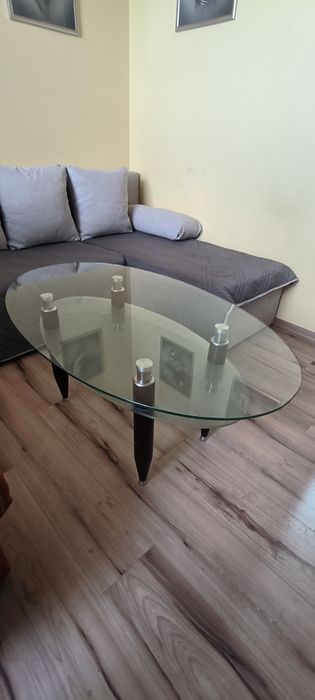 Продават се:секция,маса и ъглово диванче.