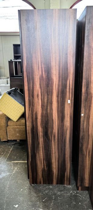 Продаваме  двукрилни гардероби