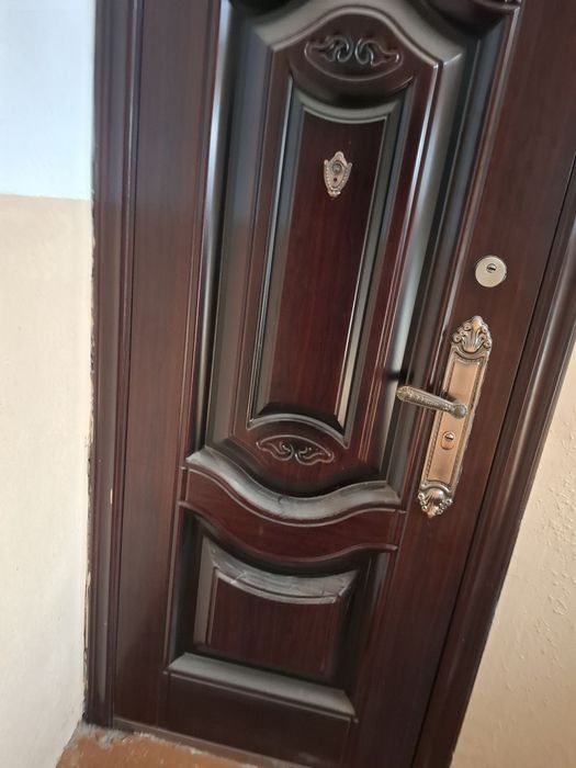 Chorsu atrofida 2 xona 2 etaj.