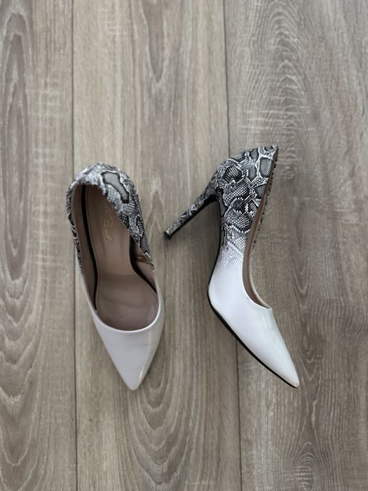 Обувки на висок ток