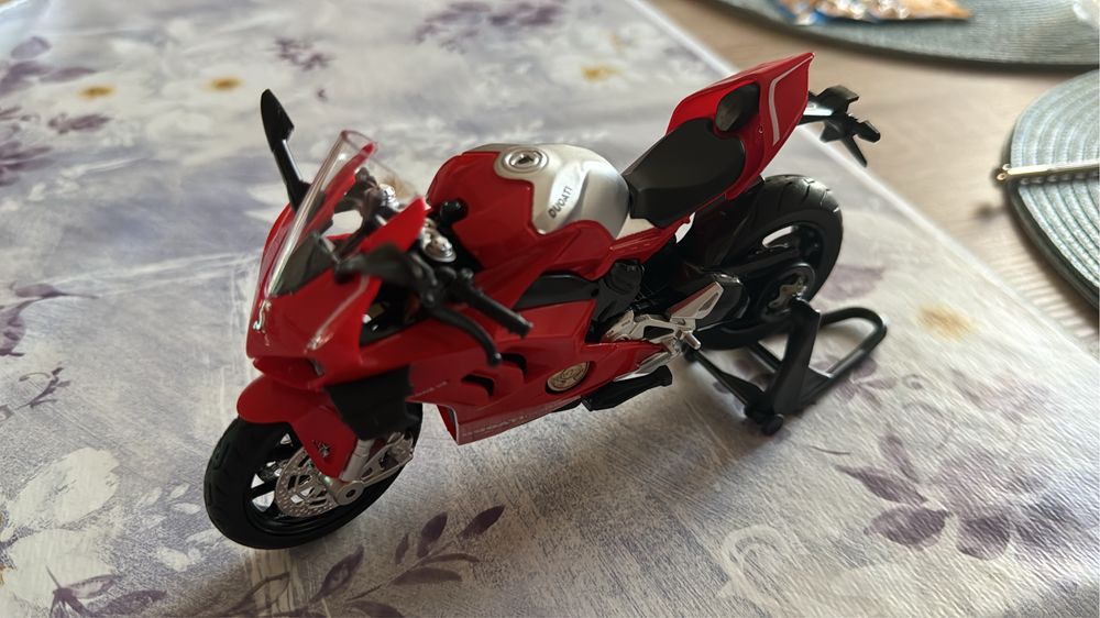 Machete ducati panigale Maisto machete moto
