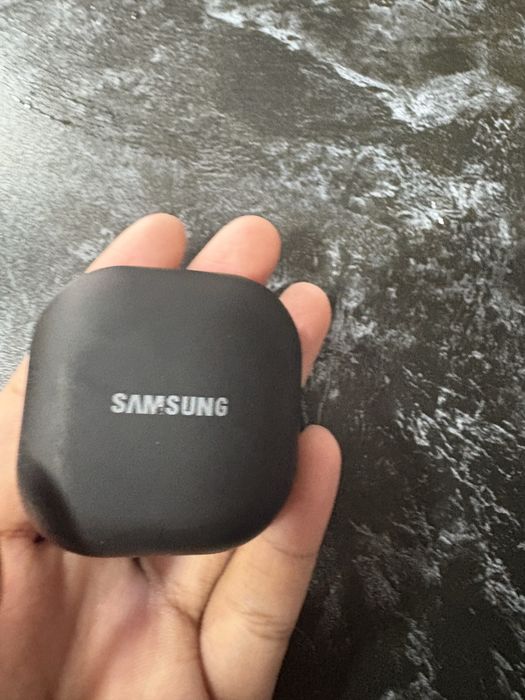Samsung naushniy sotiladi