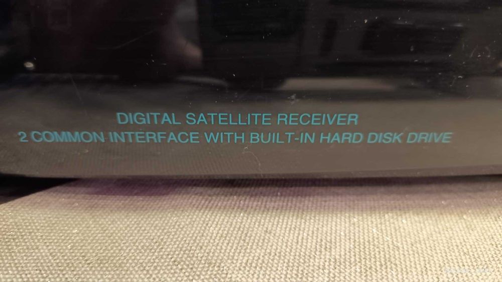 Дигитален сателитен записващ приемник с хард диск