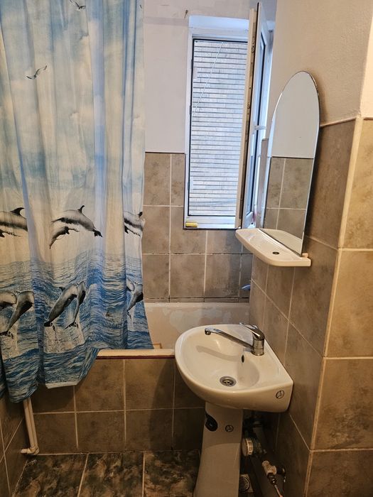 Inchiriez apartament