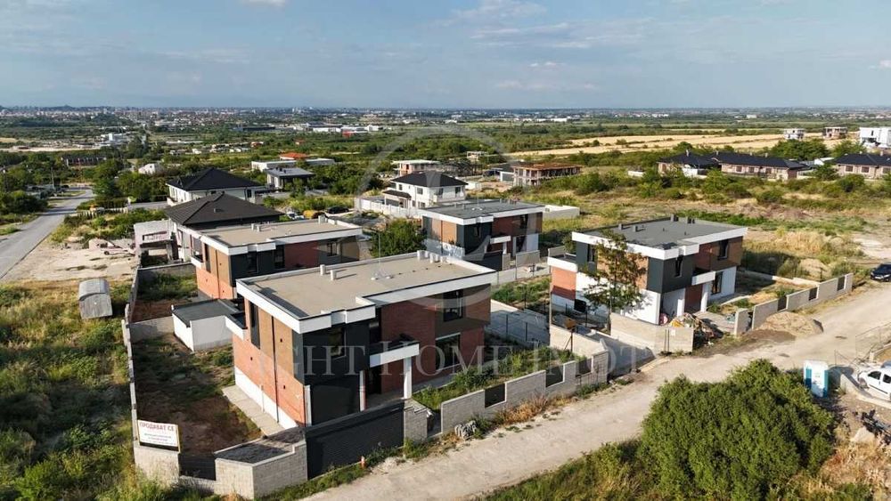 Продава се Къща в с. Марково, Област Пловдив - 260 кв.м за 746 €/кв.м - Снимка #2