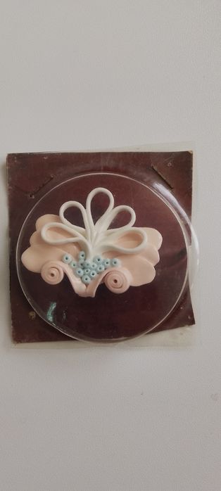 Брошка костен порцелан