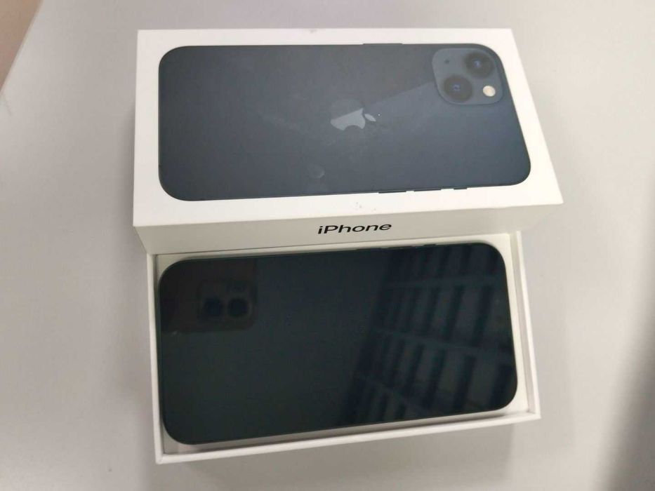 Apple iPhone 13   в хорошем   состояние