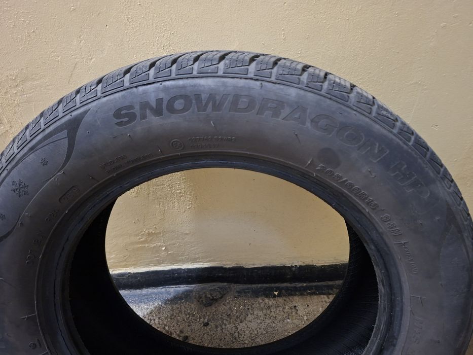 Vând 4 cauciucuri iarna