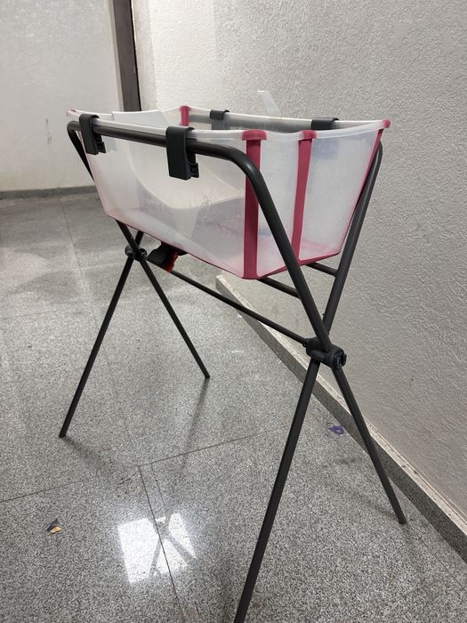 Ванночка со стойкой Stokke