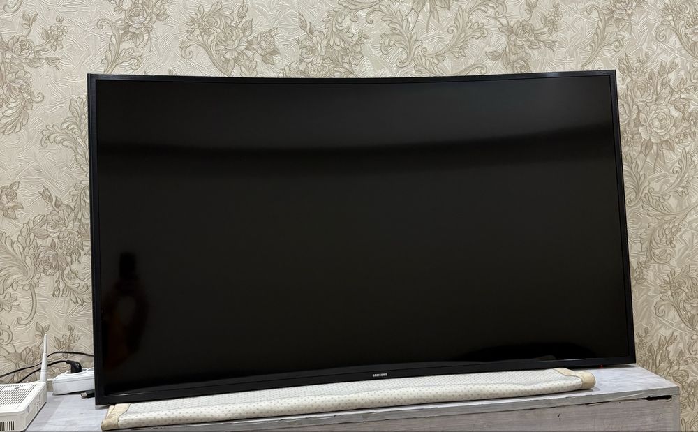 Продам телевизор Samsung с изогнутым экраном