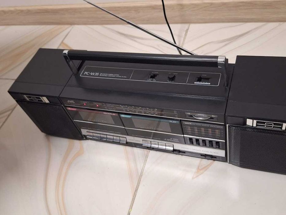 Стерео радиокасетофон JVC PC-W 35, всичко работи, външен вид като нов.