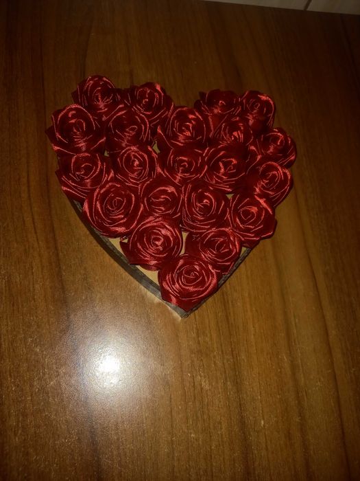 Flori, trandafiri artificiali din satin , ornamente florale