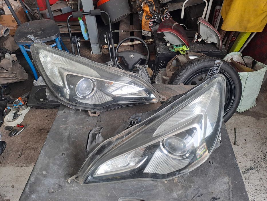 Far stanga dreapta Faruri Opel Astra j GTC cu Lupa