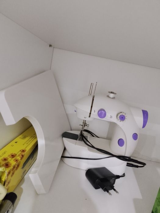 Продается мини швейная машинка