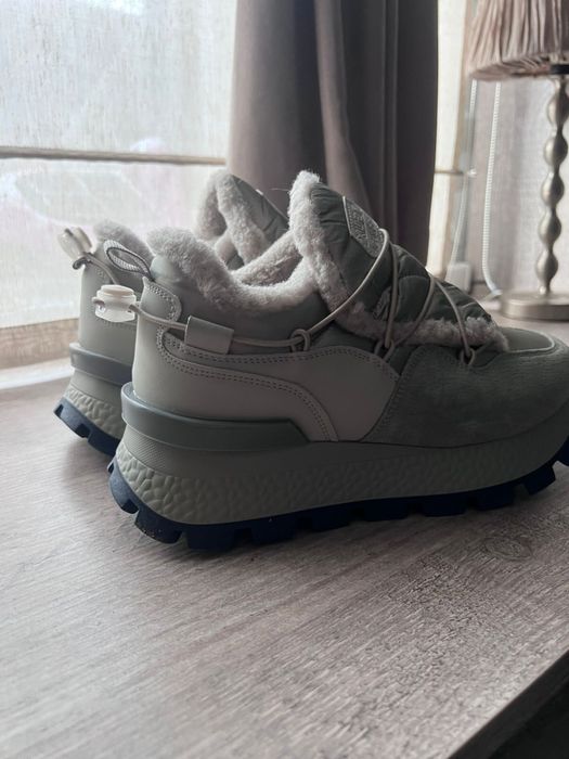 Продам женскую обувь