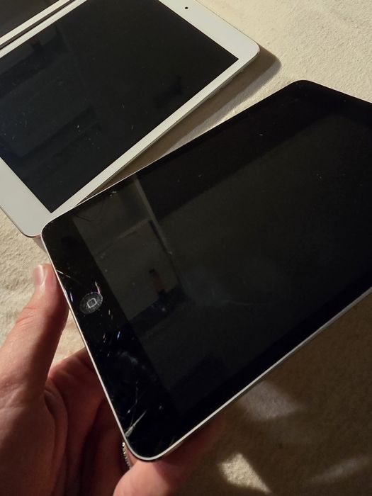 LOT IPad Mini 1 și 2 (pentru piese)