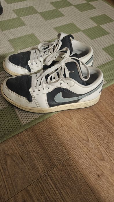 Vând adidașii Jordan marimea 38